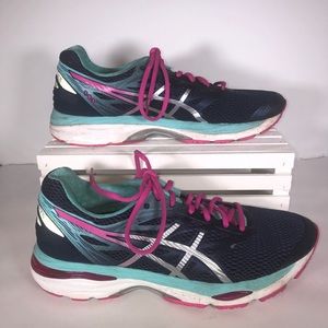 Size 11 women’s ASICS Gel Cumulus 18 sneakers